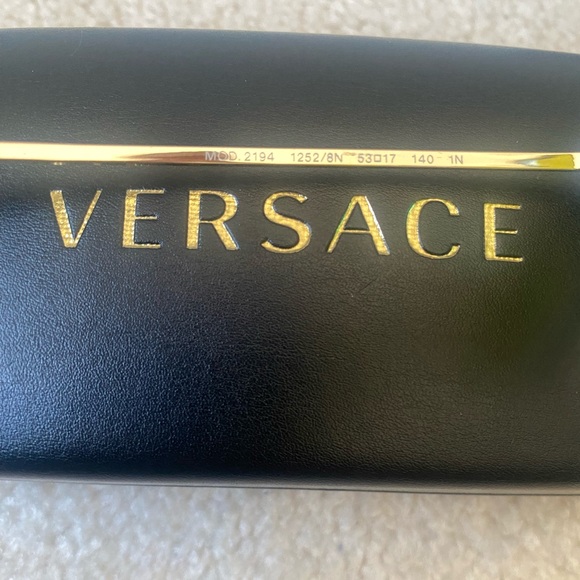 SOLD **BRAND NEW VERSACE SUNGLASSES** - Picture 9 of 11